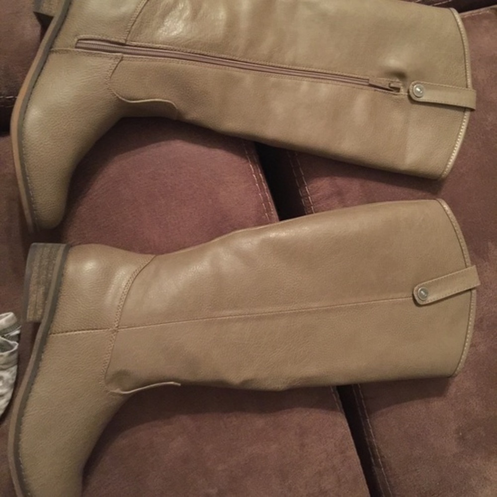 END OF YEAR SALE  Mid Calf Boots Size 8 Taupe  $BUNDLE AND $AVE - Picture 8 of 8